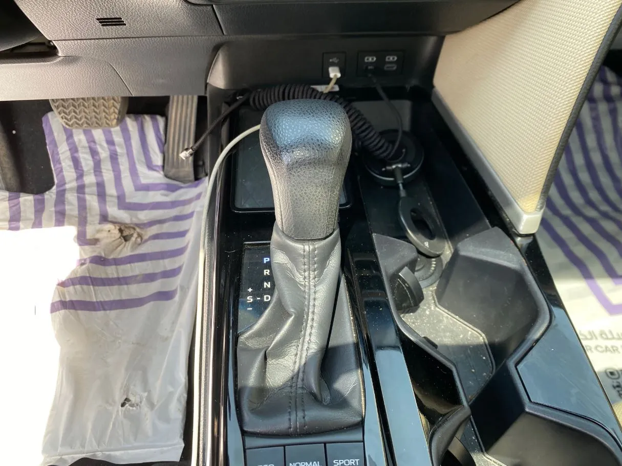 Car image 15
