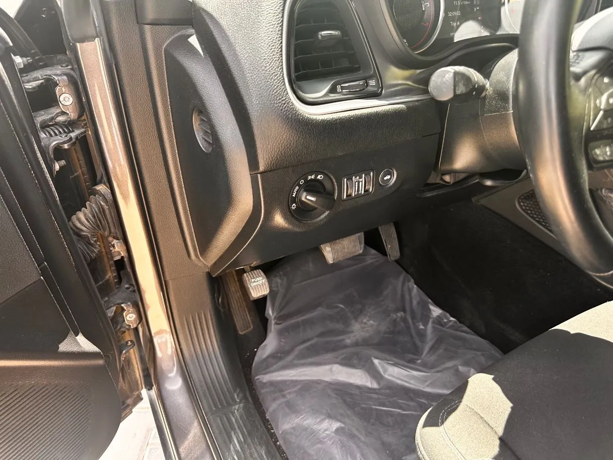 Car image 23