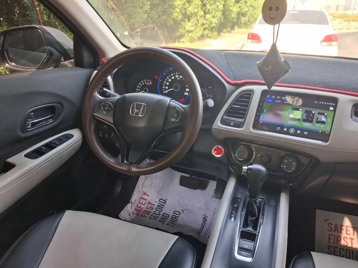 Car image 18
