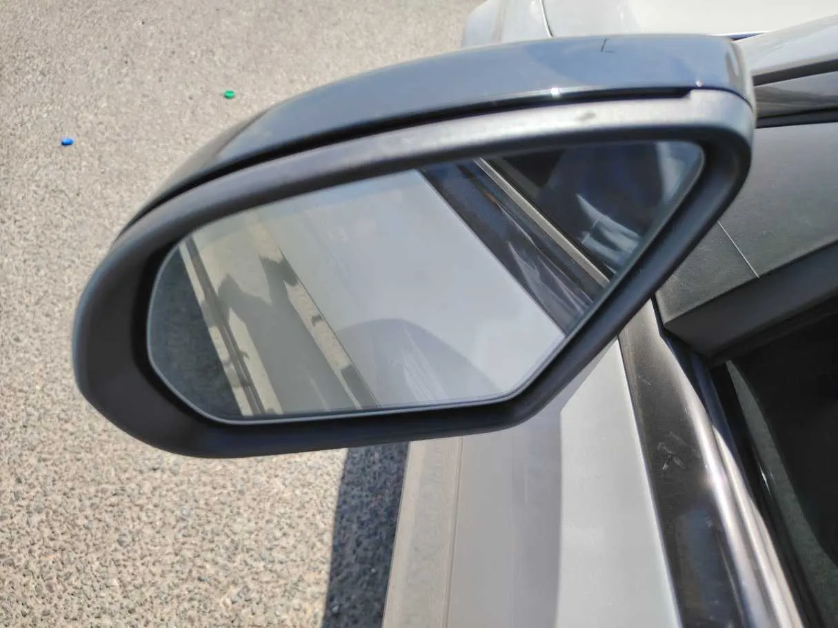 Car image 27