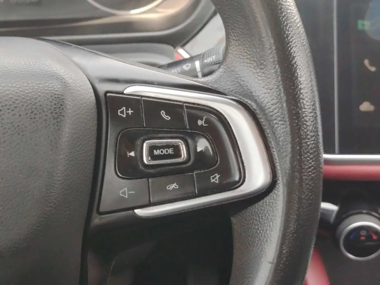 Car image 25
