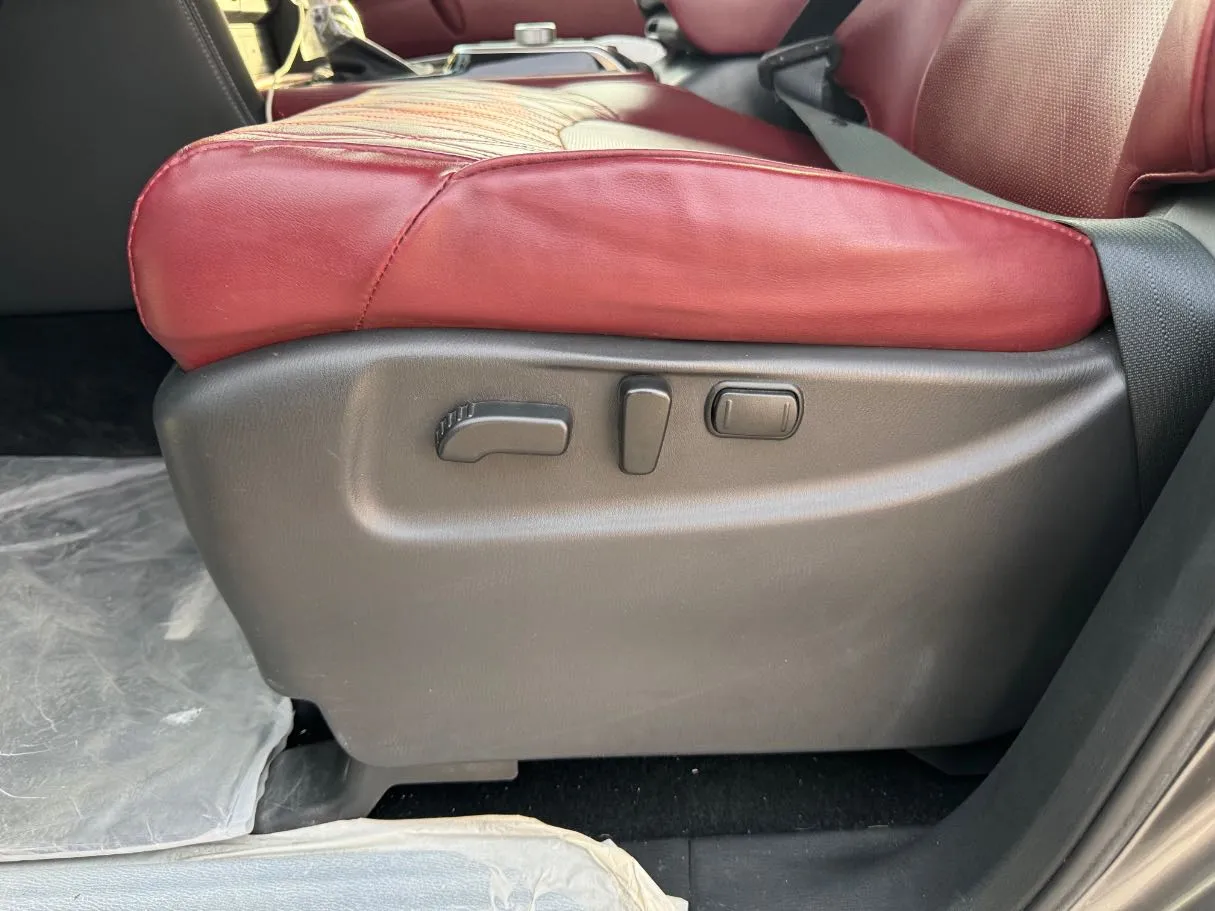 Car image 27