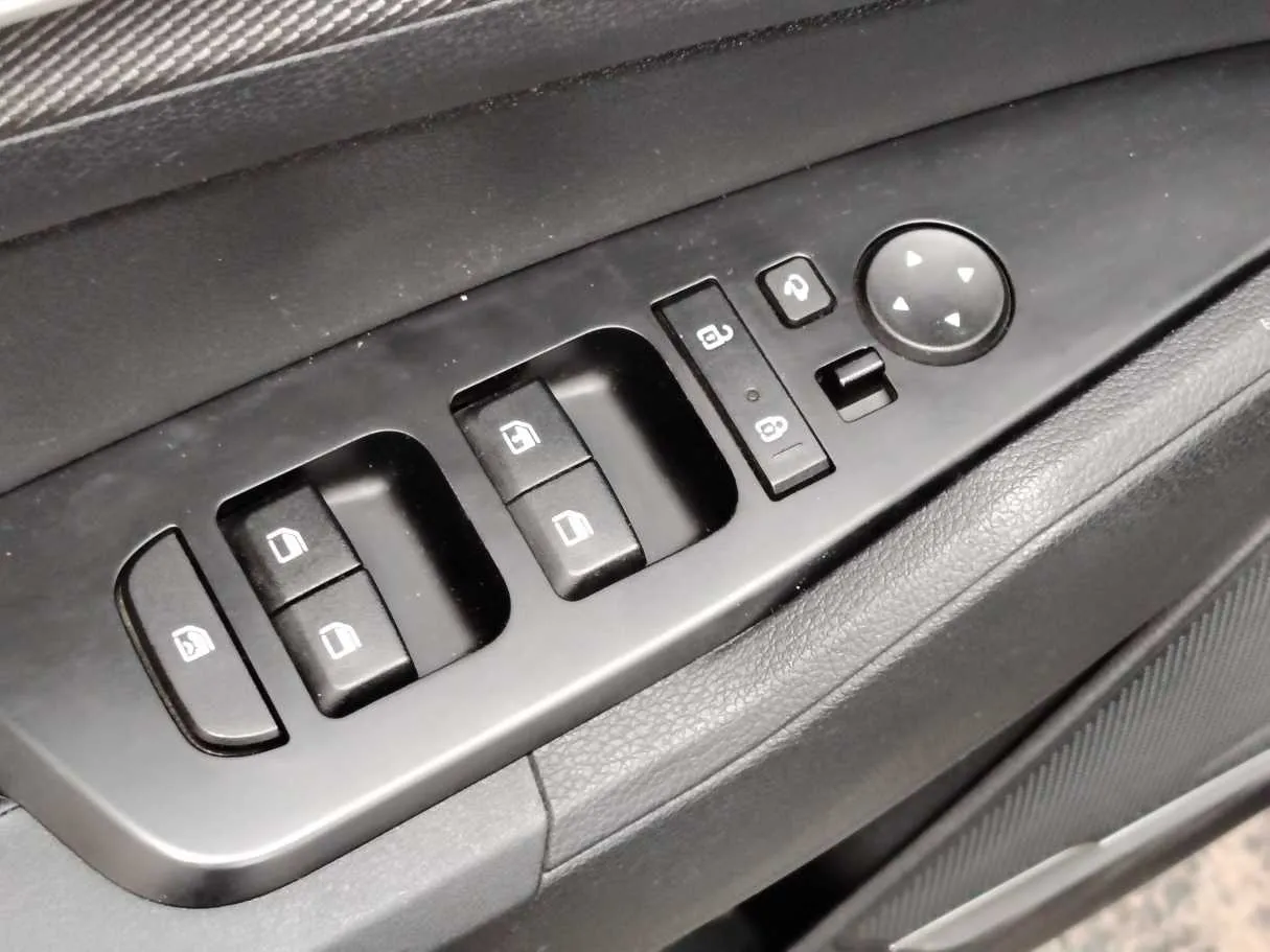 Car image 31