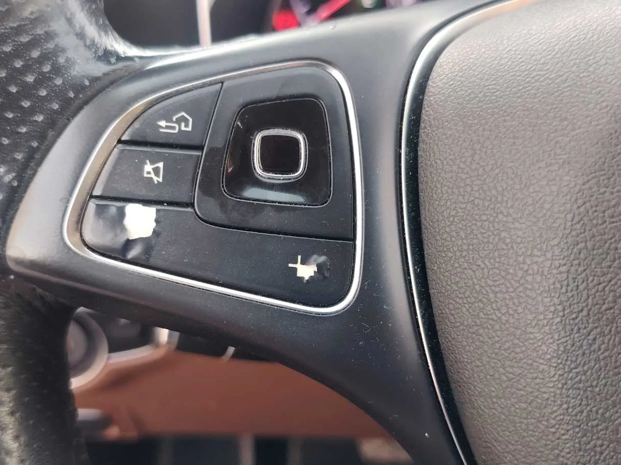 Car image 33