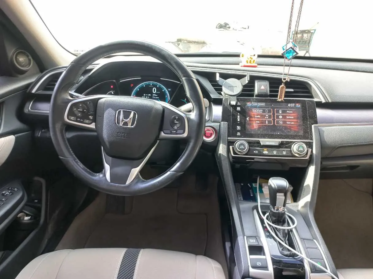 Car image 15