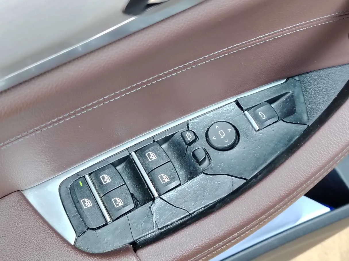 Car image 32