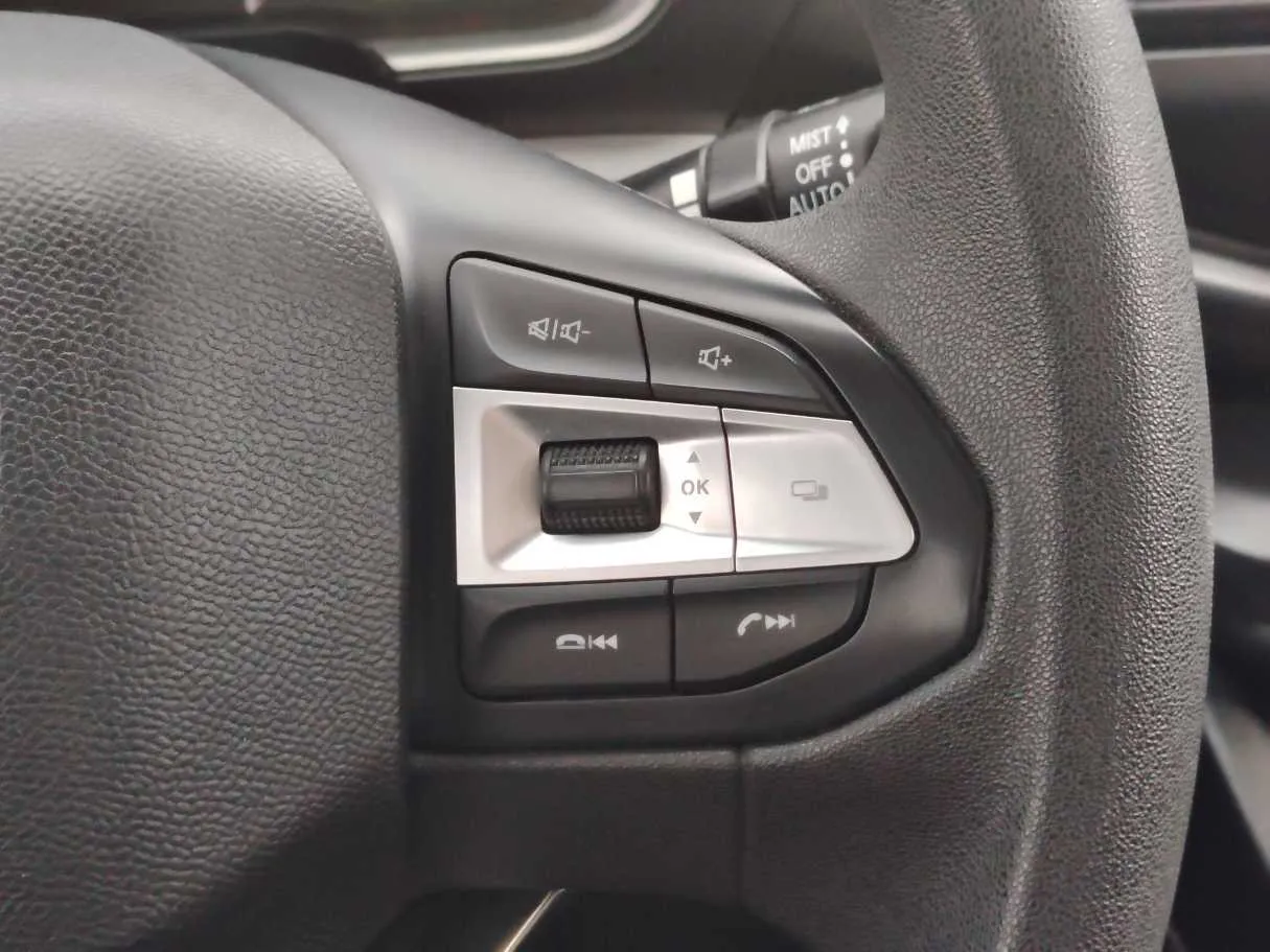 Car image 26