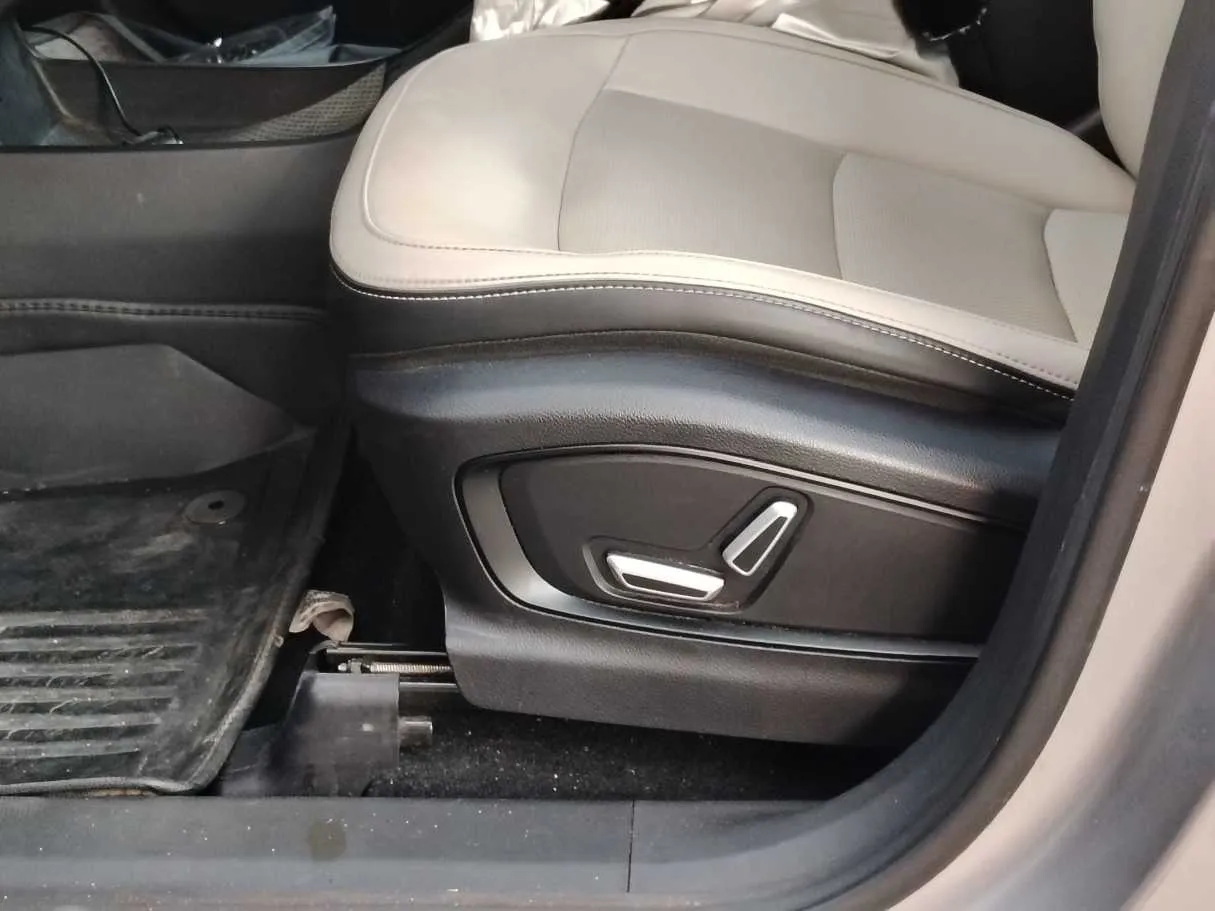 Car image 35