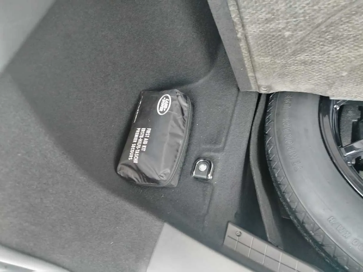 Car image 34