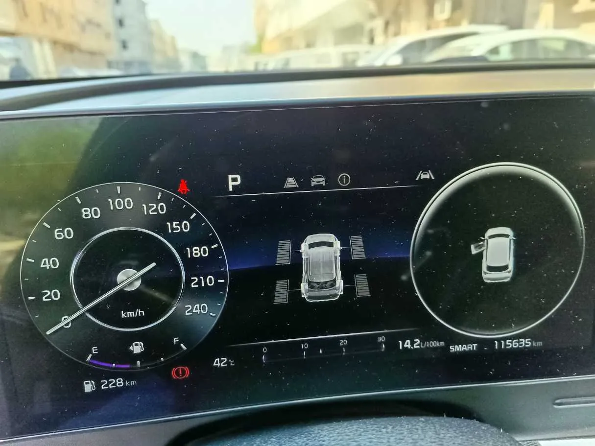 Car image 25