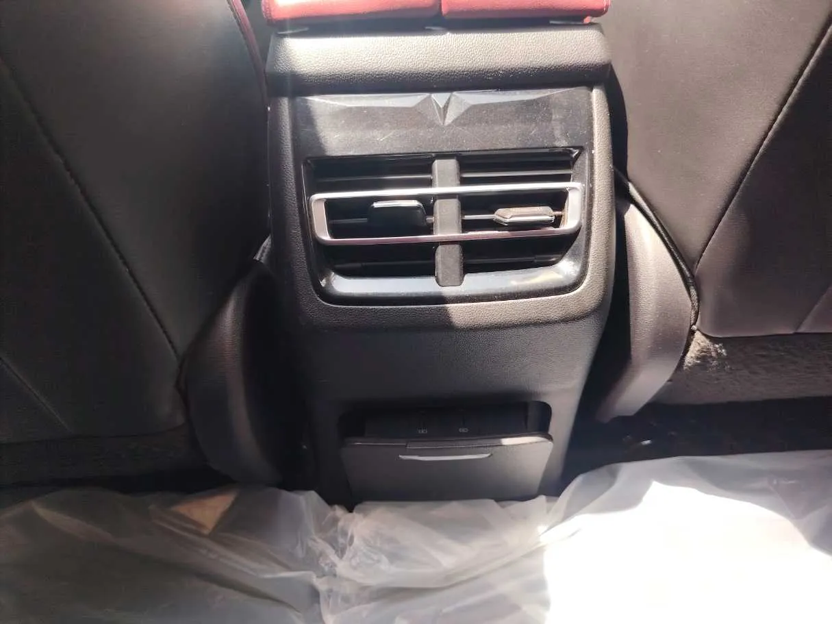 Car image 29