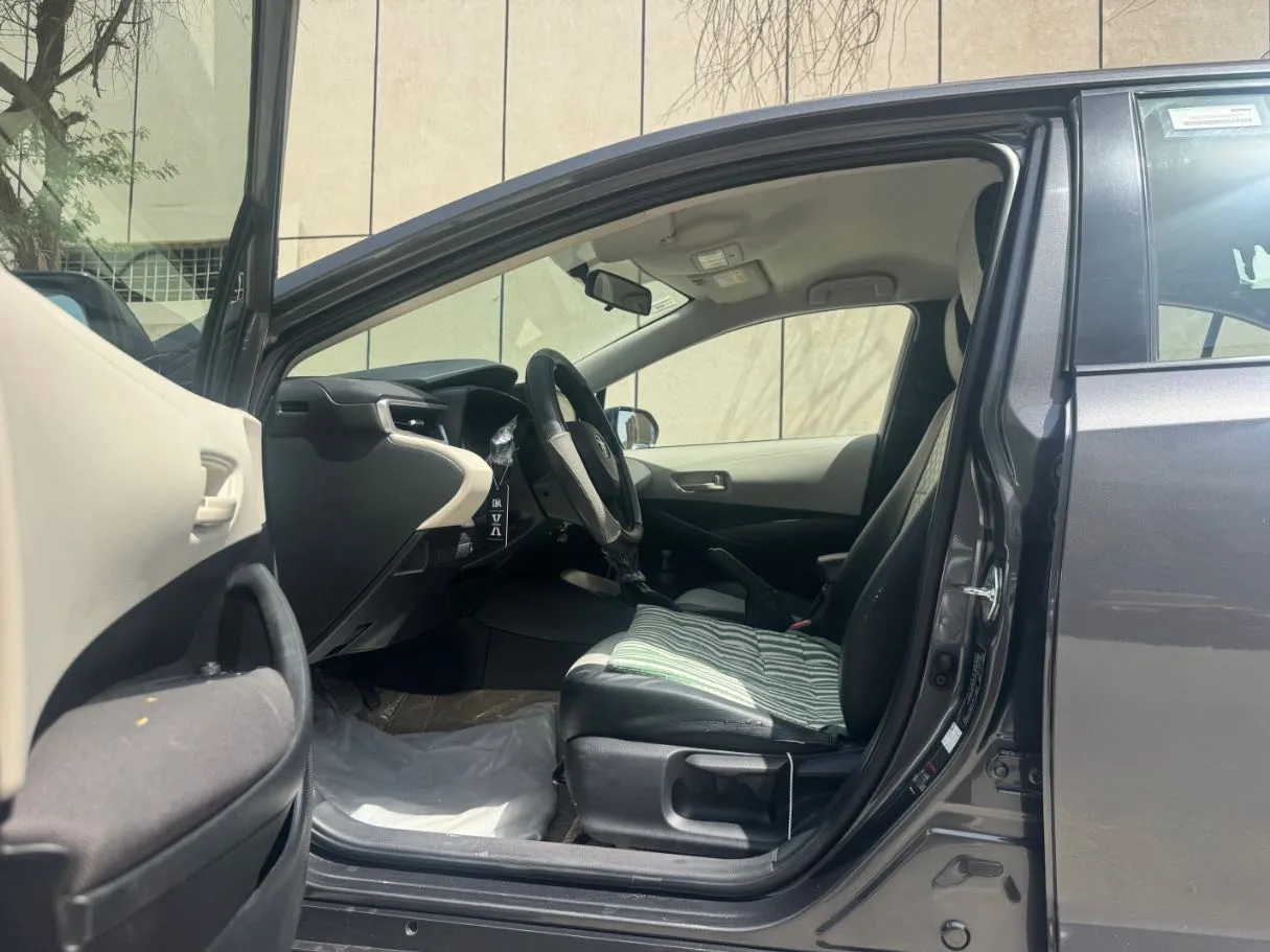 Car image 11