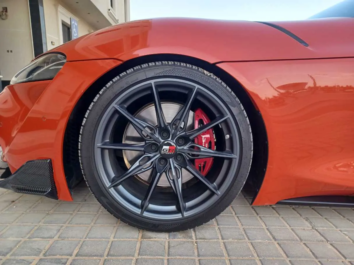 Car image 9
