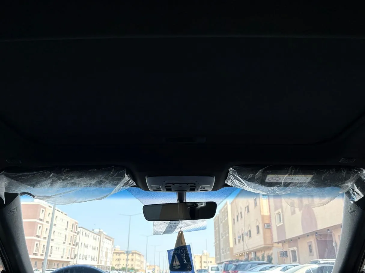 Car image 26