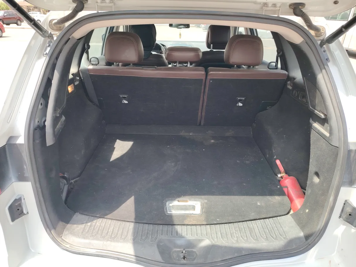 Car image 24