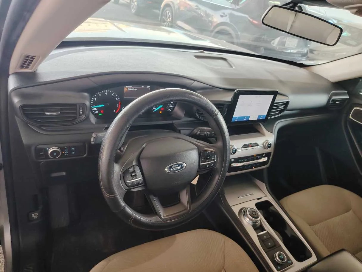 Car image 14