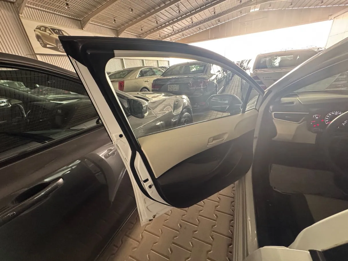 Car image 8
