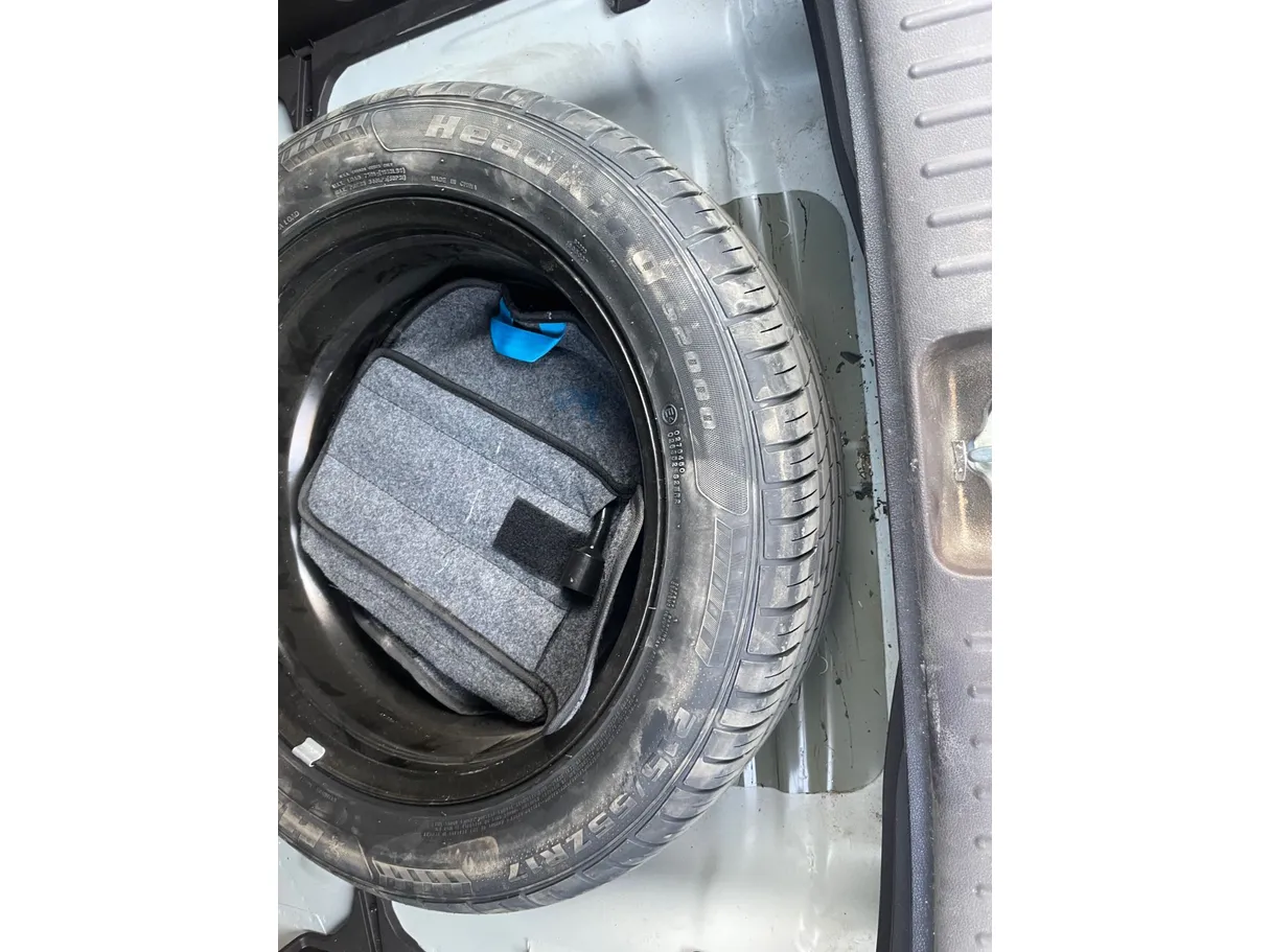 Car image 23