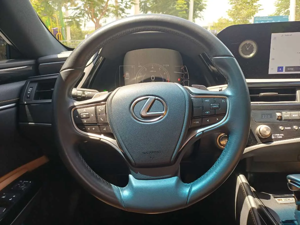 Car image 17