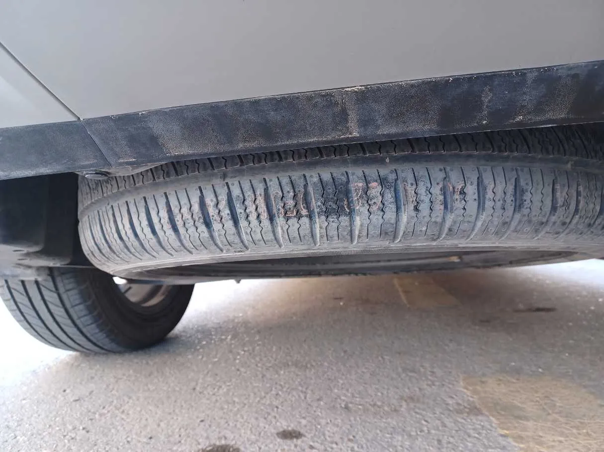 Car image 26