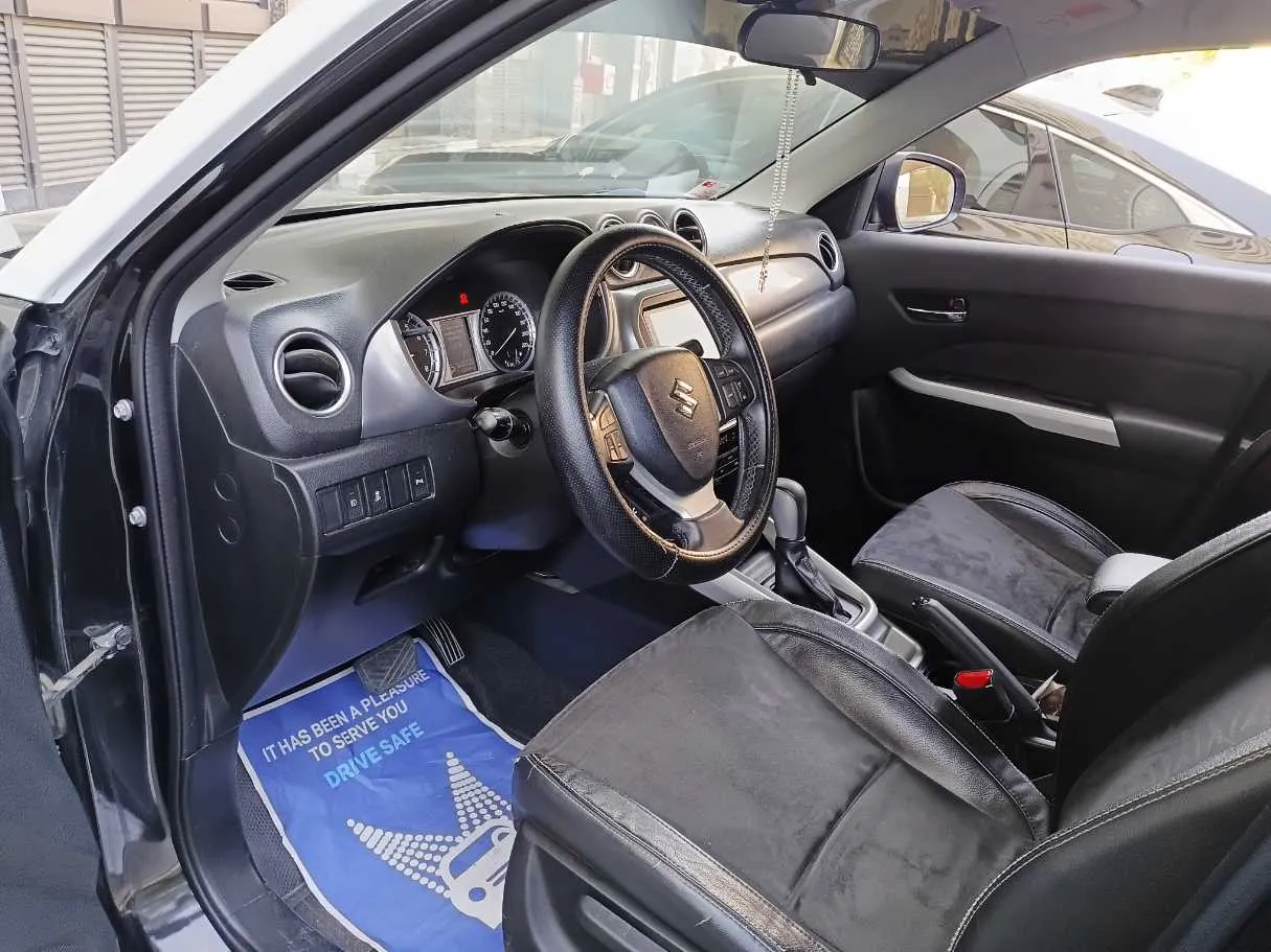Car image 12