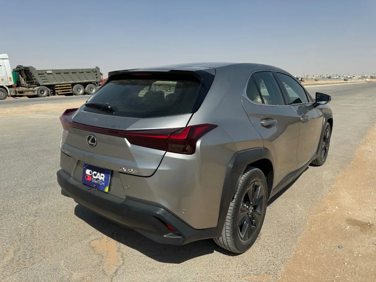 Car image 5