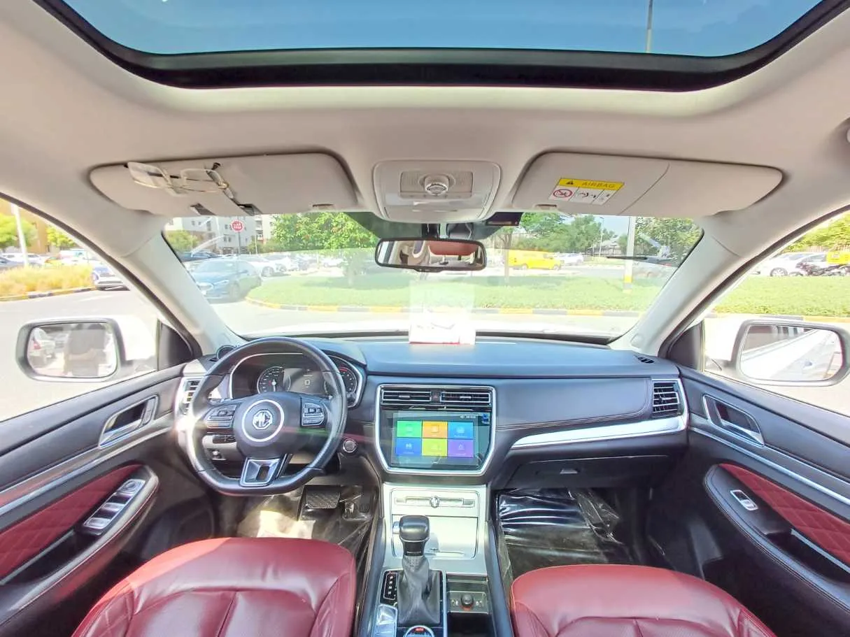 Car image 14