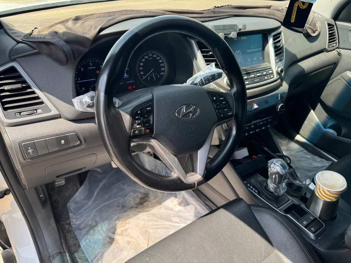 Car image 13
