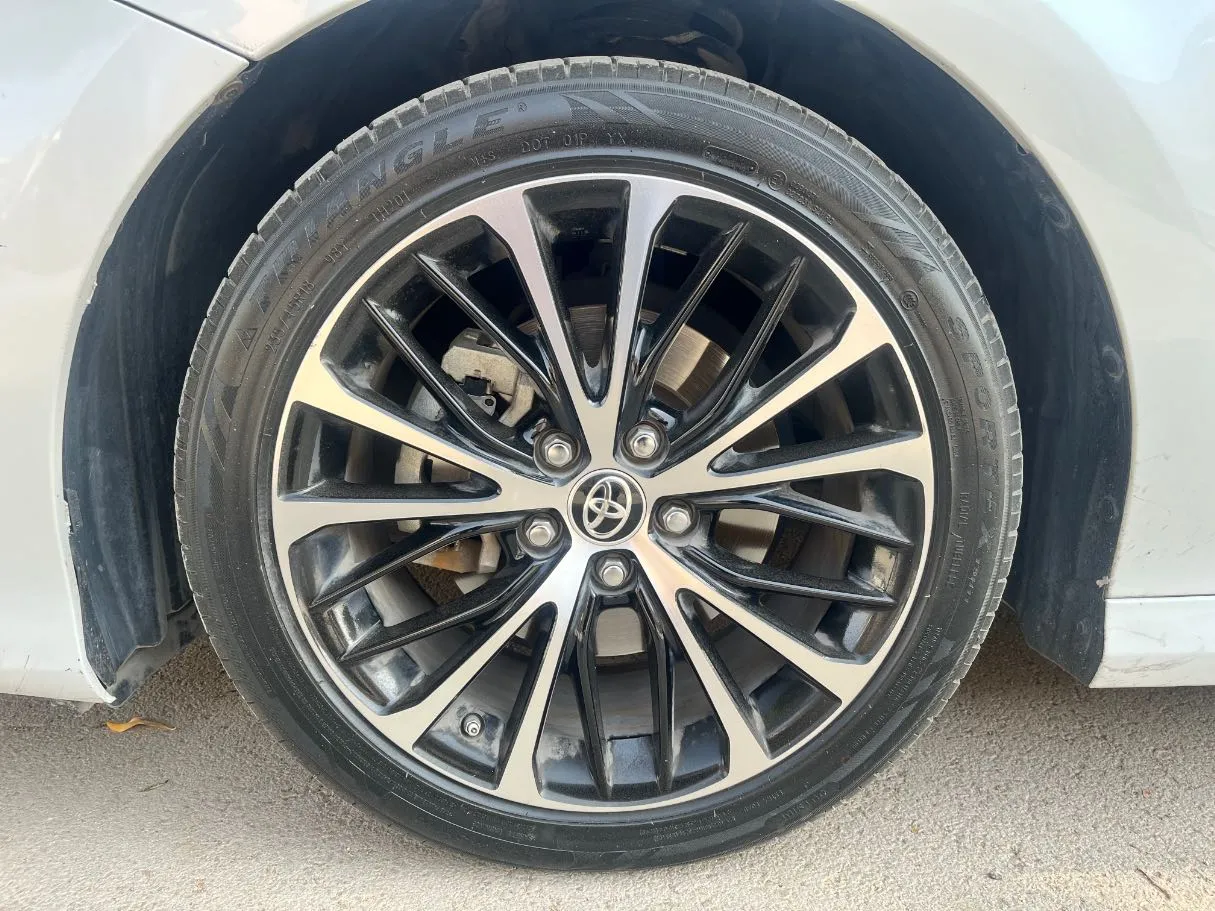 Car image 10