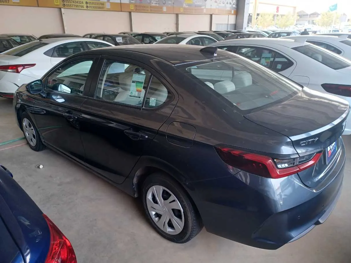Car image 7