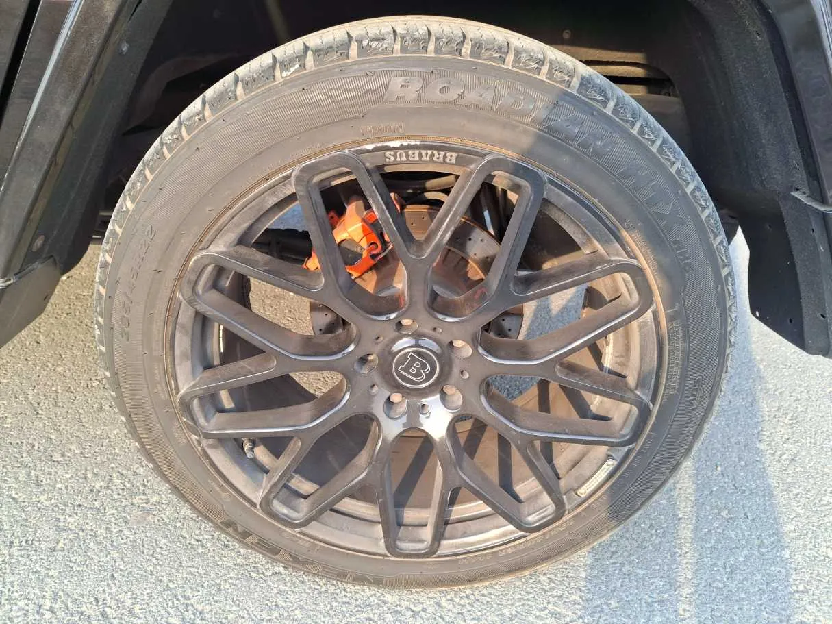 Car image 9