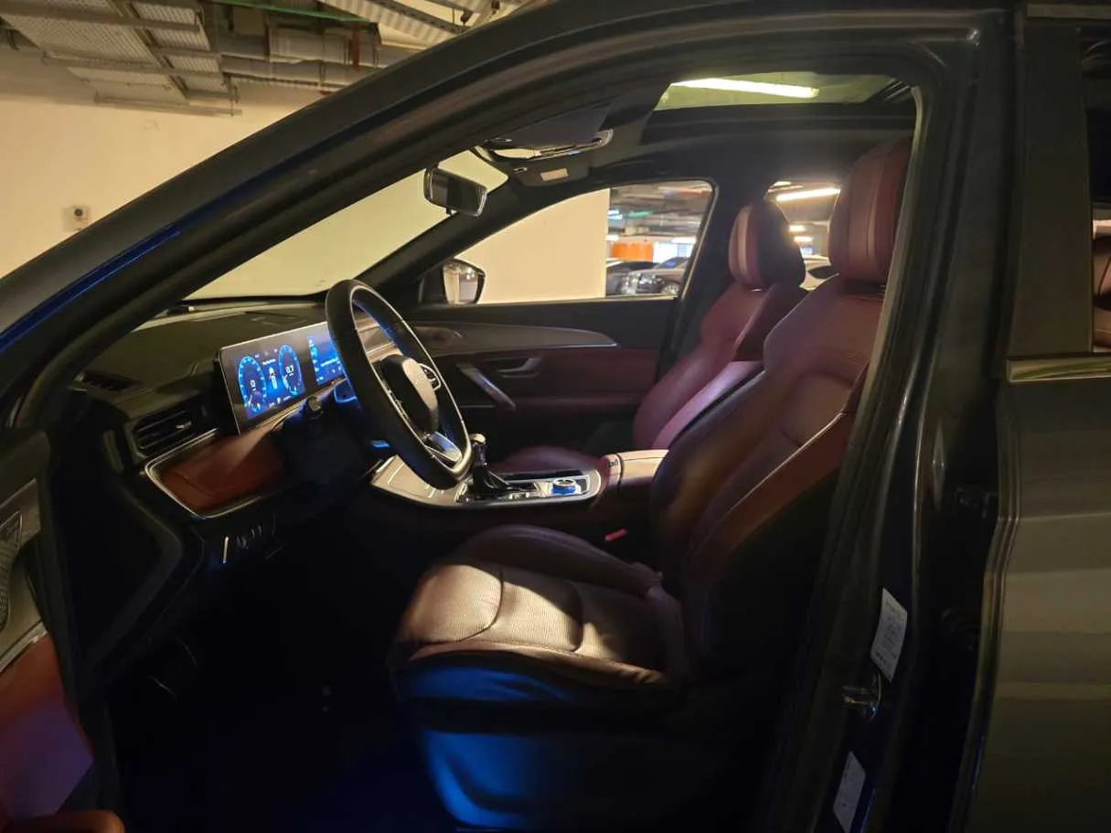 Car image 12