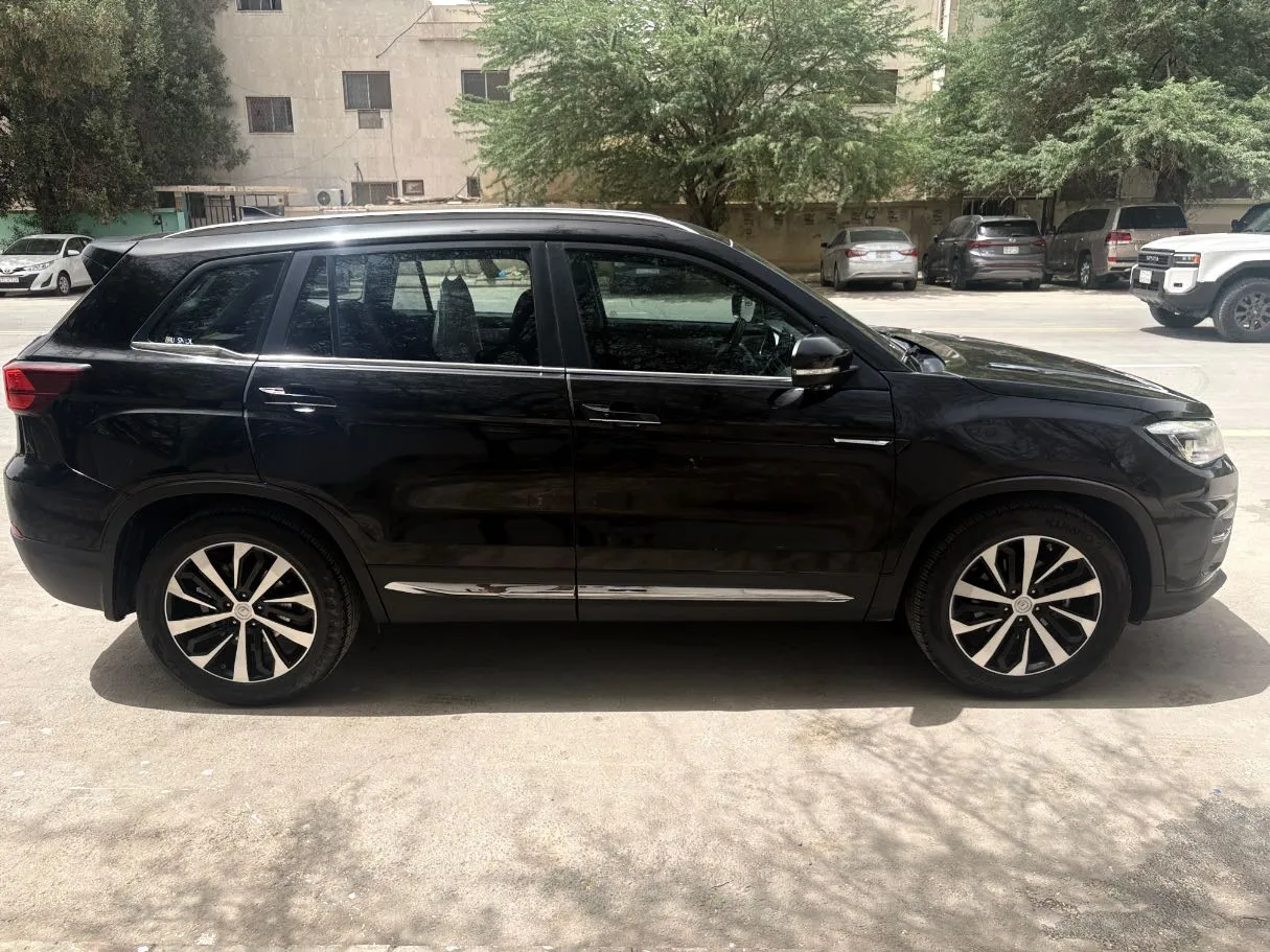 Car image 4