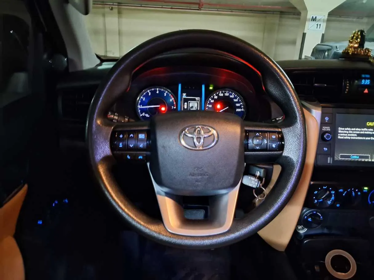 Car image 18