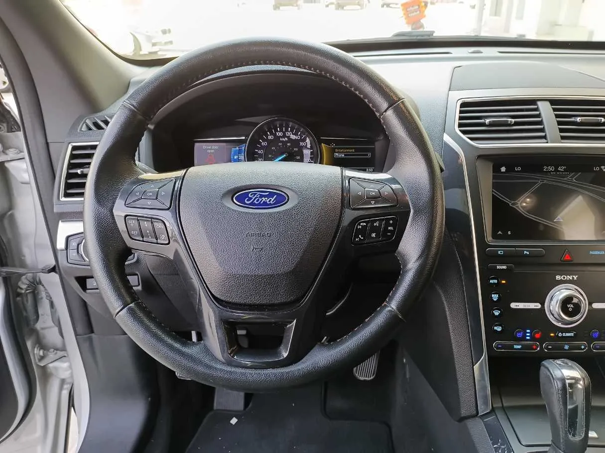 Car image 18