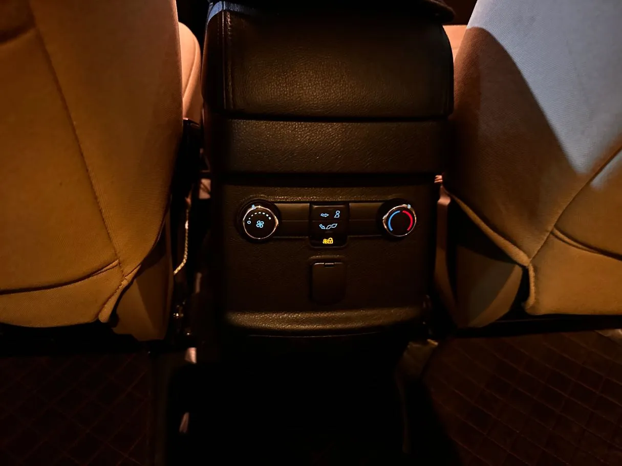 Car image 27
