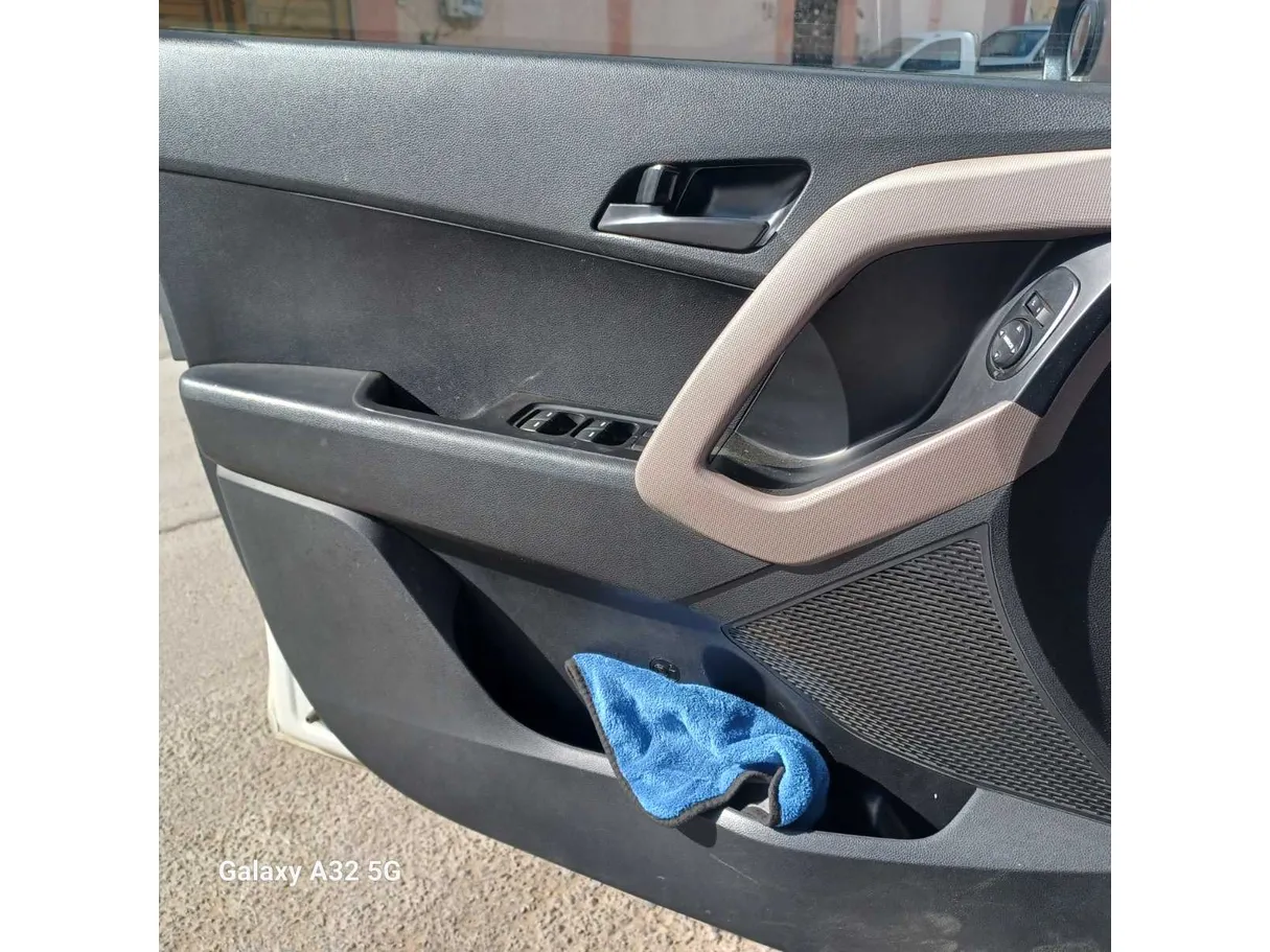 Car image 27