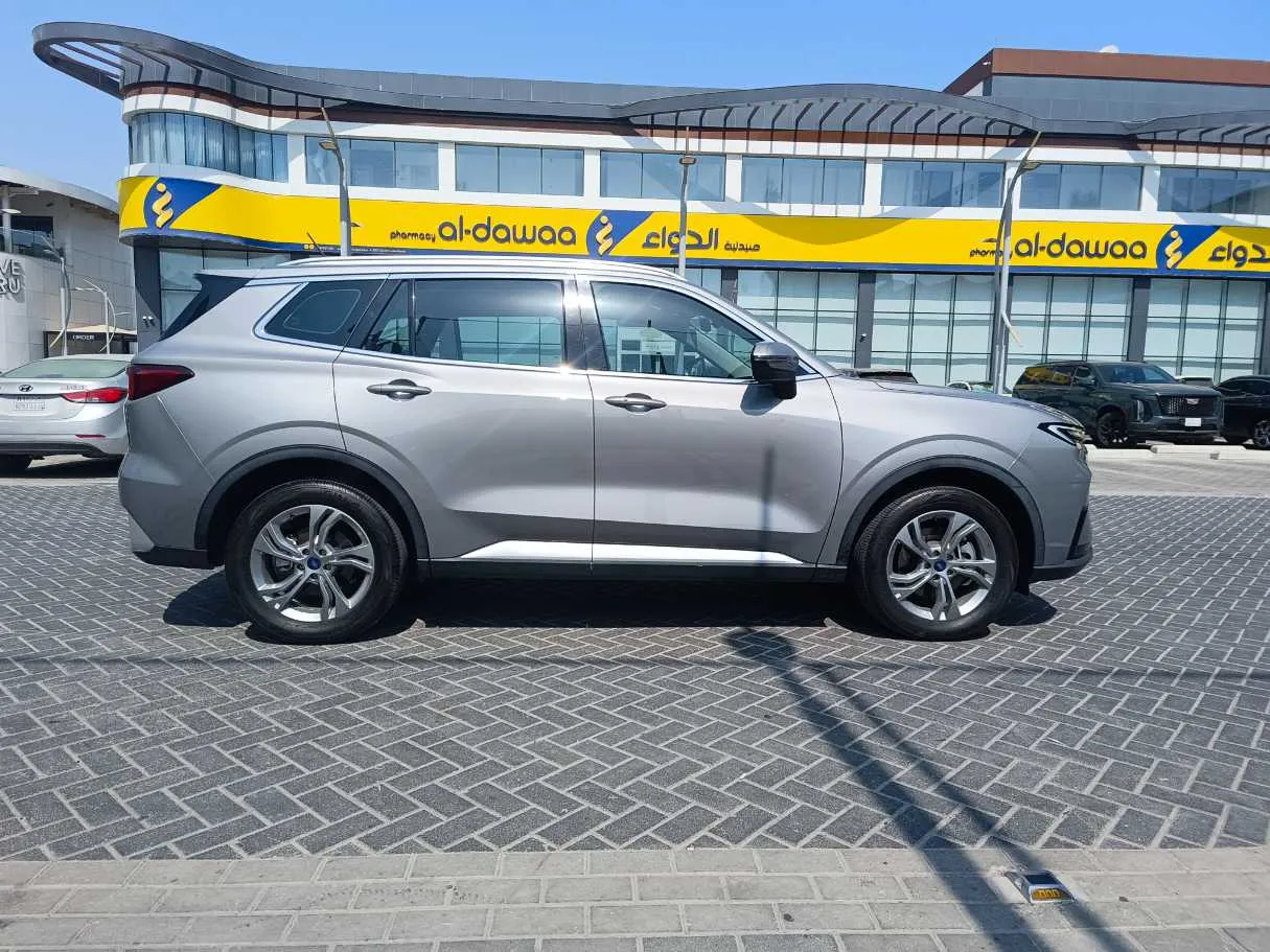 Car image 4