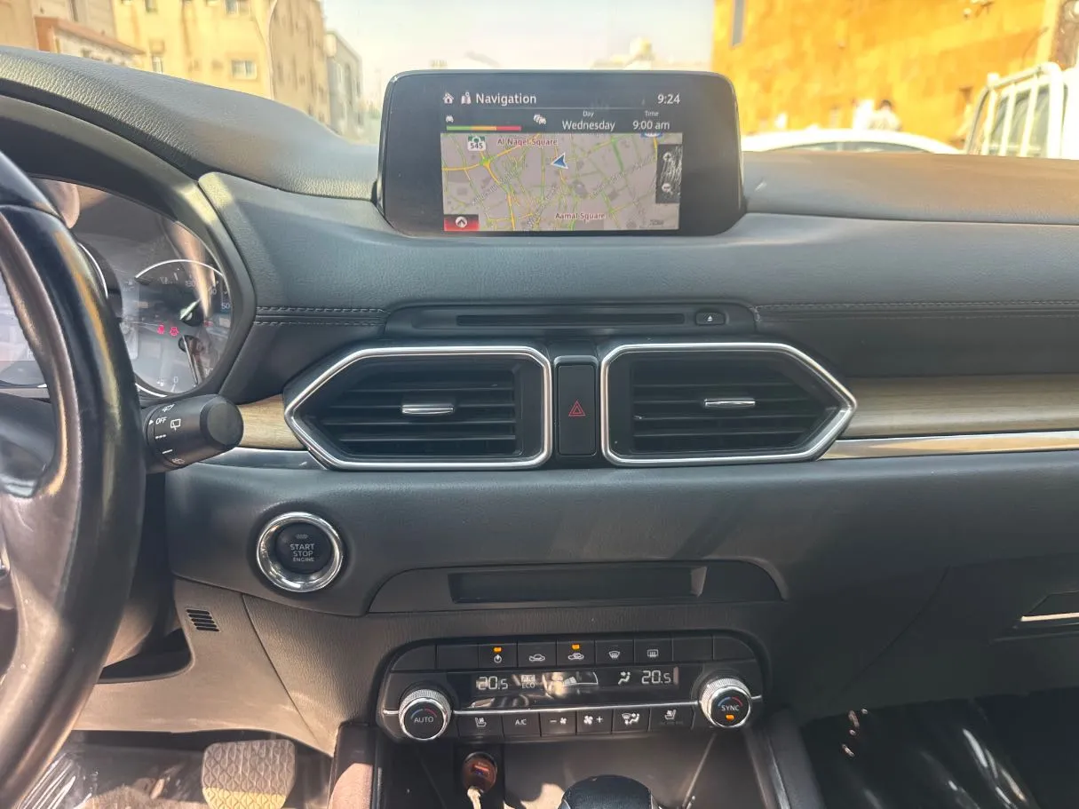Car image 16