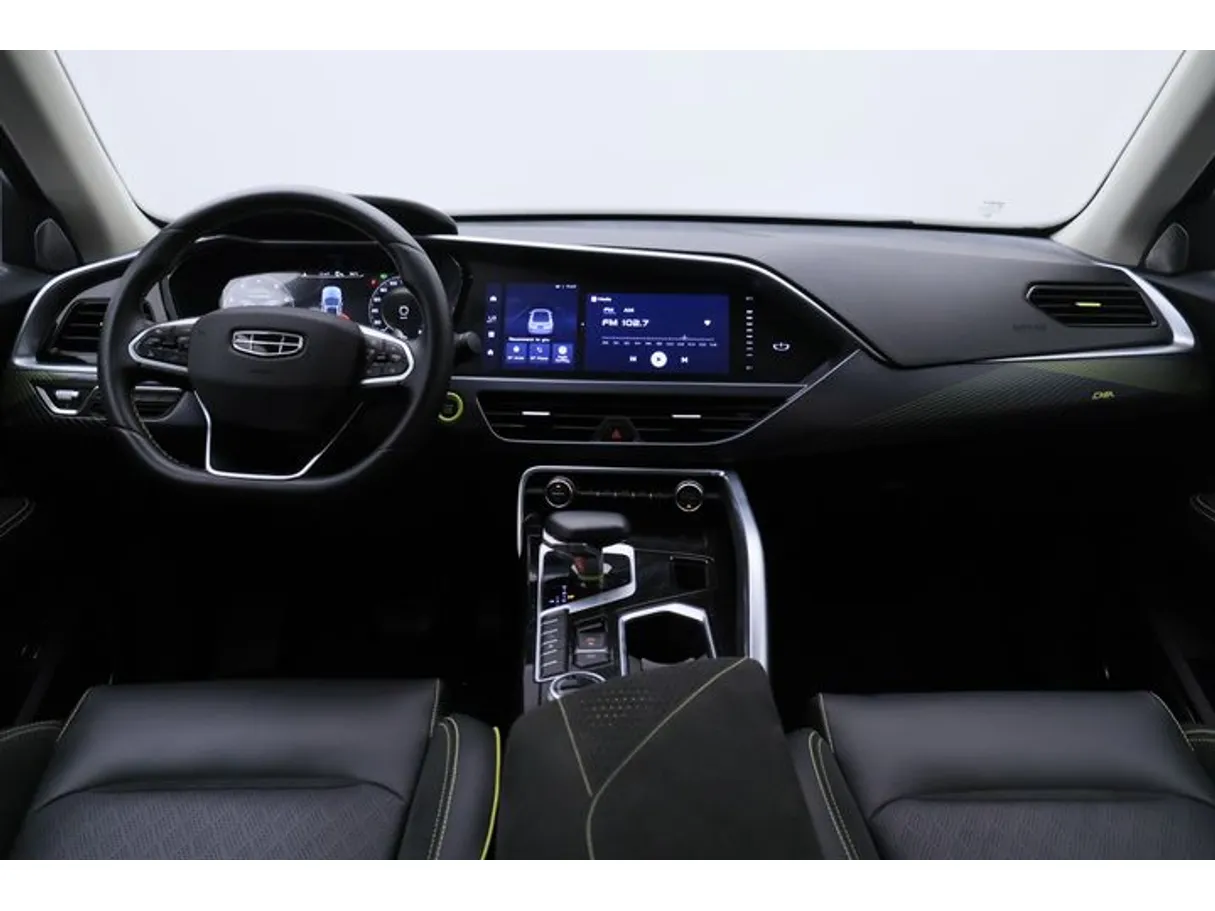 Car image 14