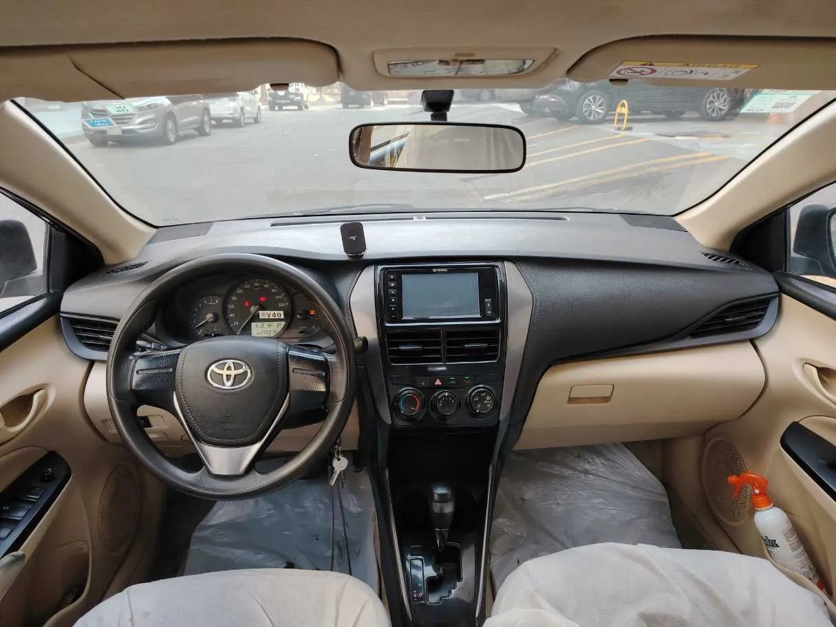 Car image 17