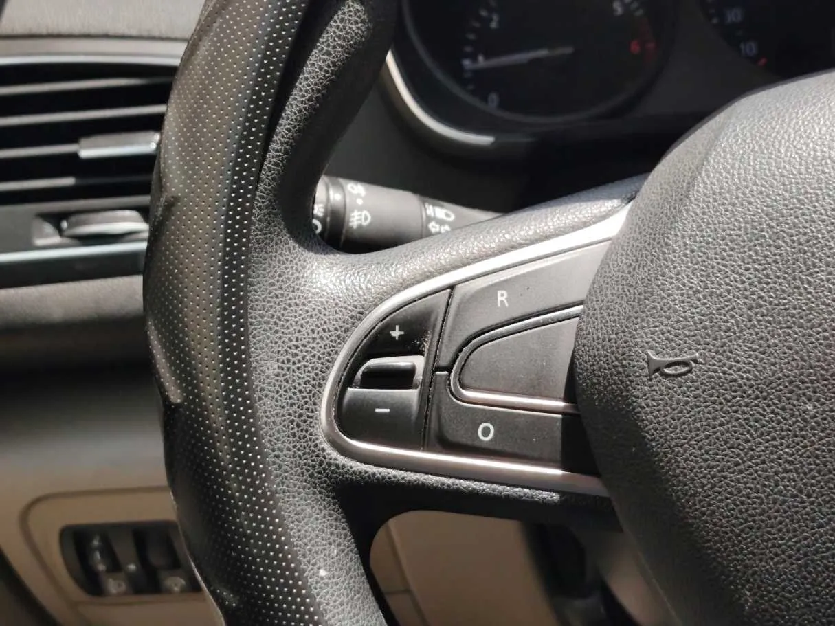 Car image 26
