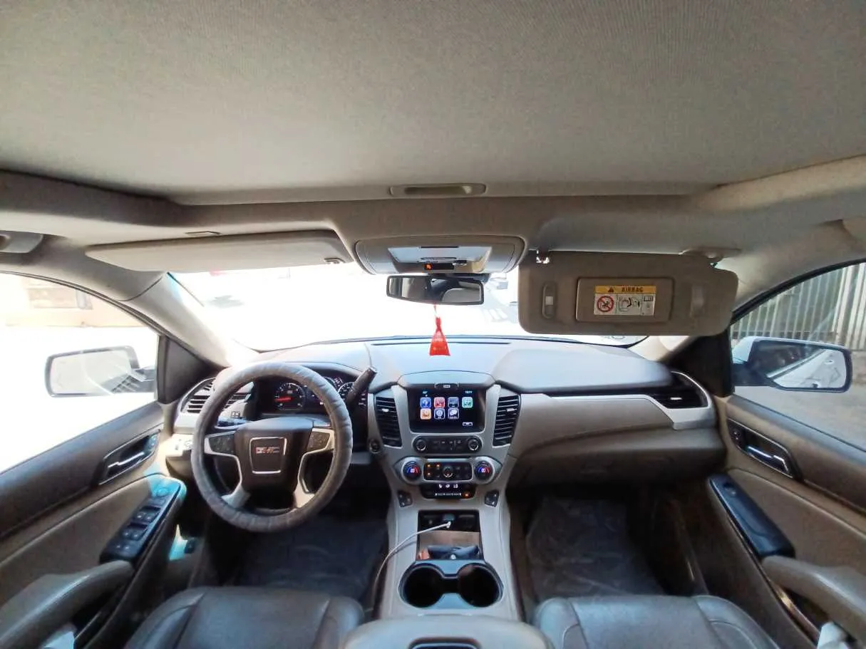 Car image 13