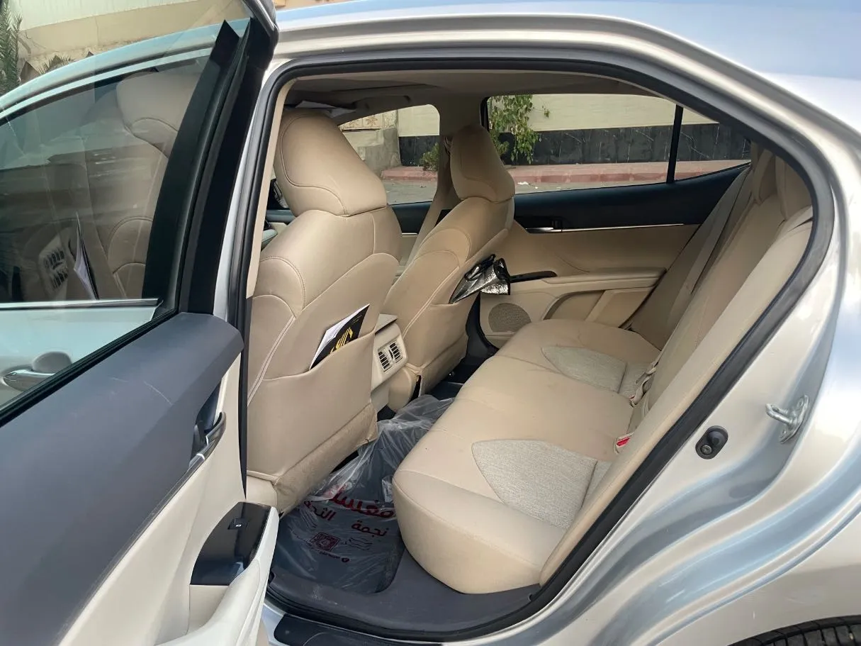 Car image 16
