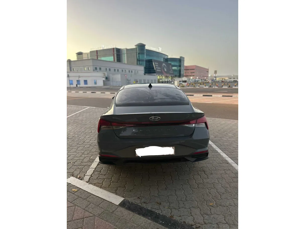 Car image 4