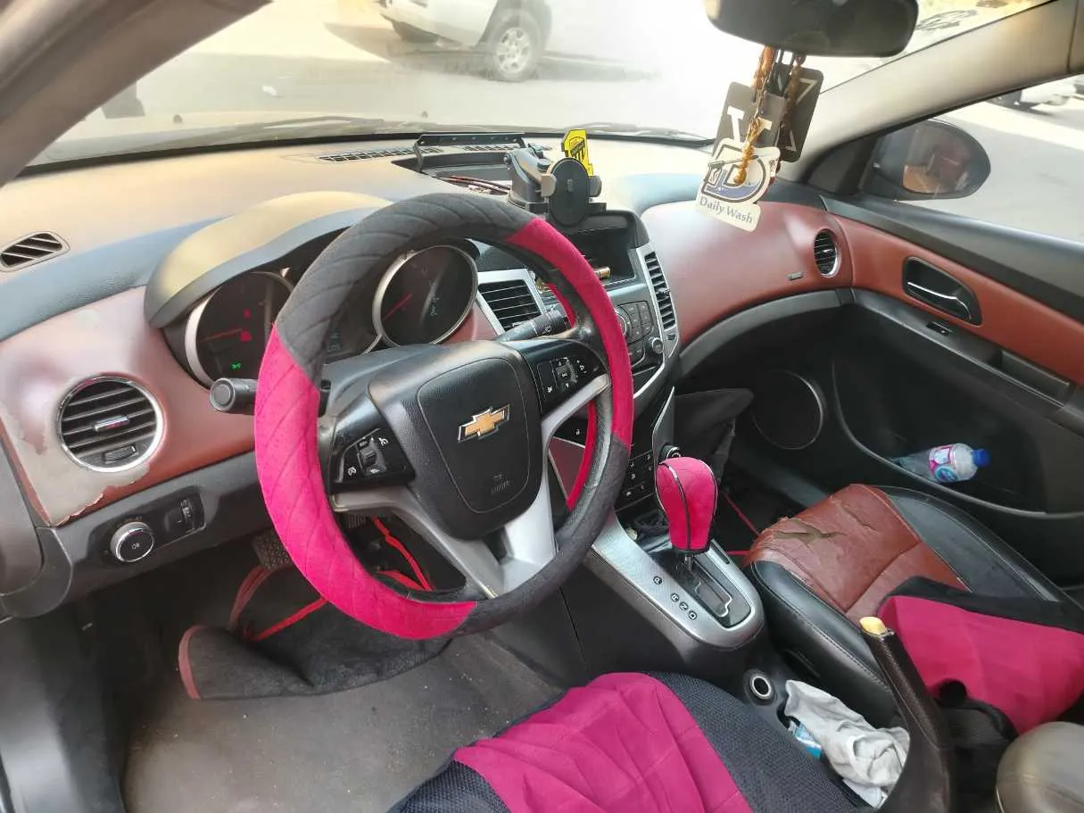 Car image 14