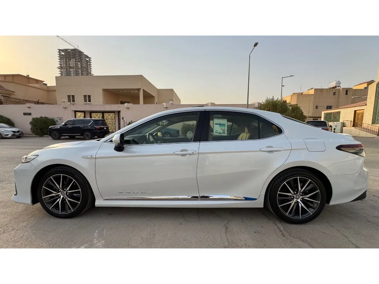 Car image 8