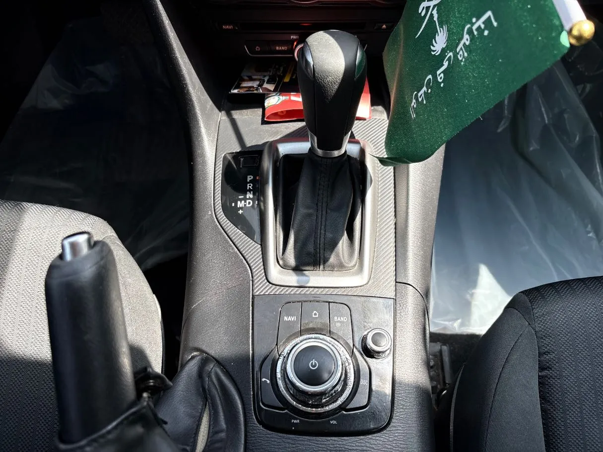 Car image 19
