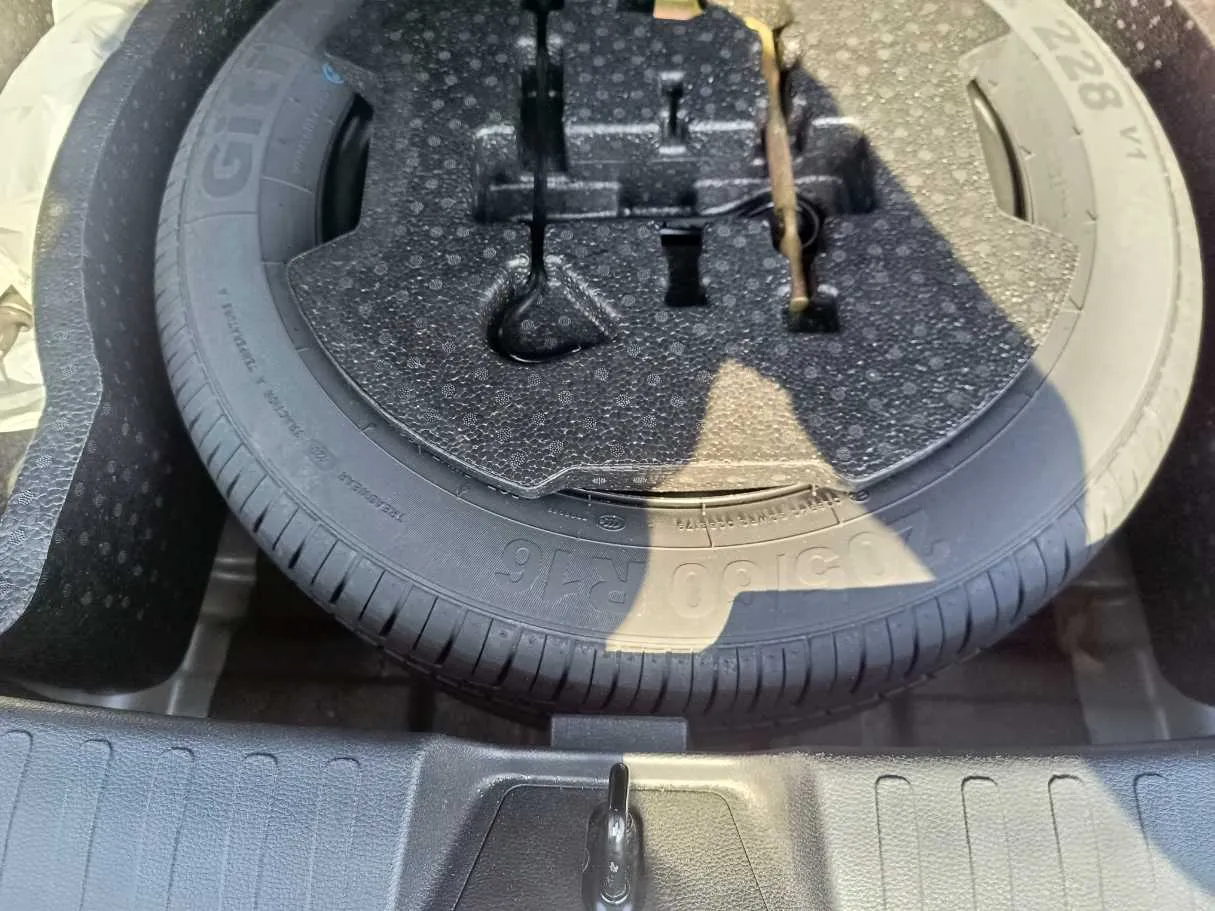 Car image 29