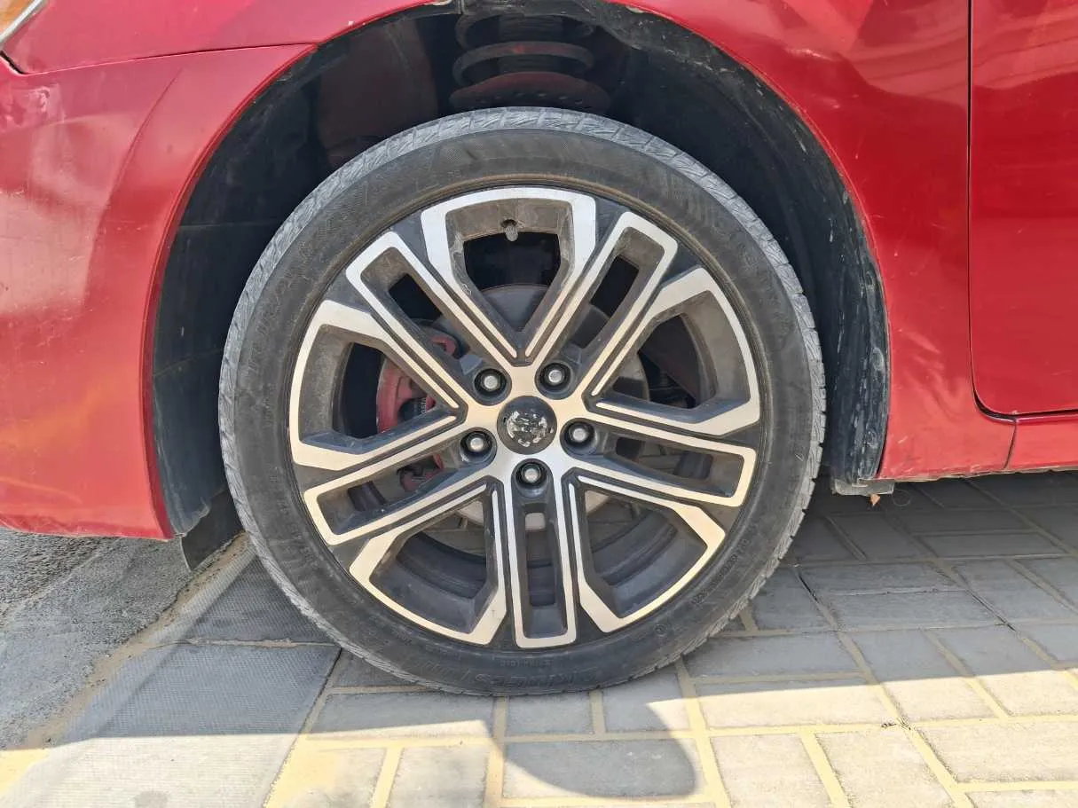 Car image 9